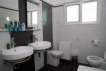 Grecia Chata Nea Kydonia, Esterno